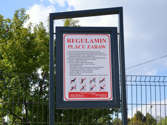 Regulamin placu zabaw zaprojektowany przez Komserwis.