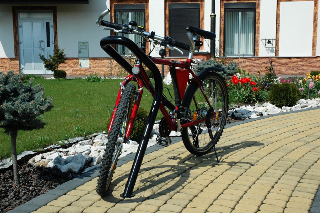 Kliknij w zdjęcie, aby zobaczyć szczegóły zaprezentowanego stojaka rowerowego.