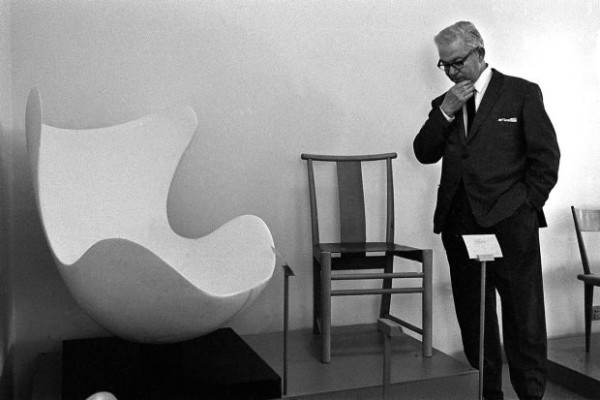 Arne-Jacobsen-and-the-Egg-chair-shell