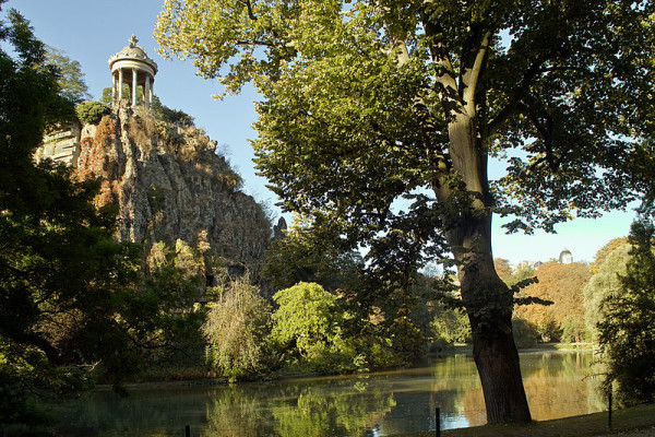 800px-Parc_des_Buttes_Chaumont_Sep_2012